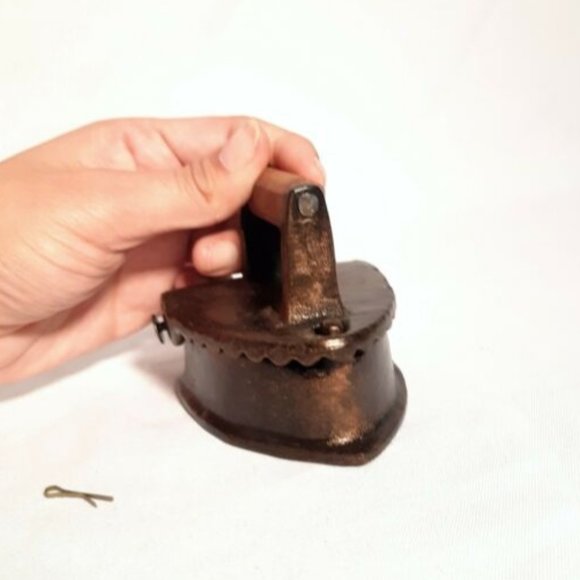 Decorative Traditional Vintage Mid Century Style Sad Iron - Picture 2 of 11